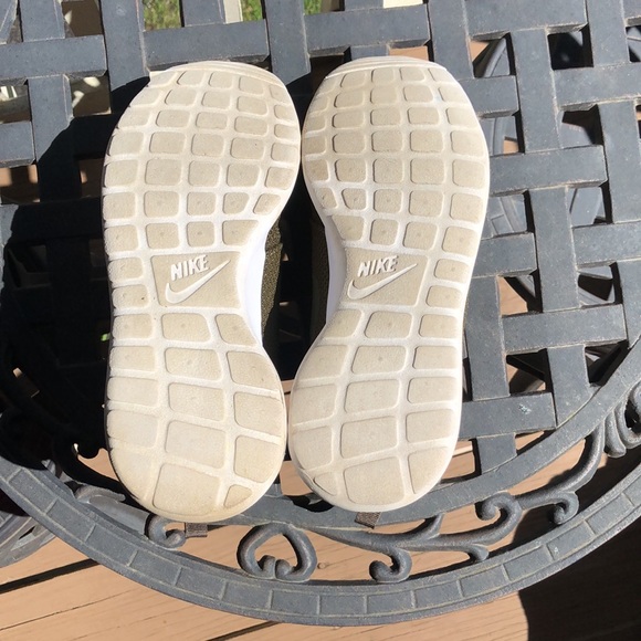 Nike Roshe Sneaker, 8 - Picture 6 of 7